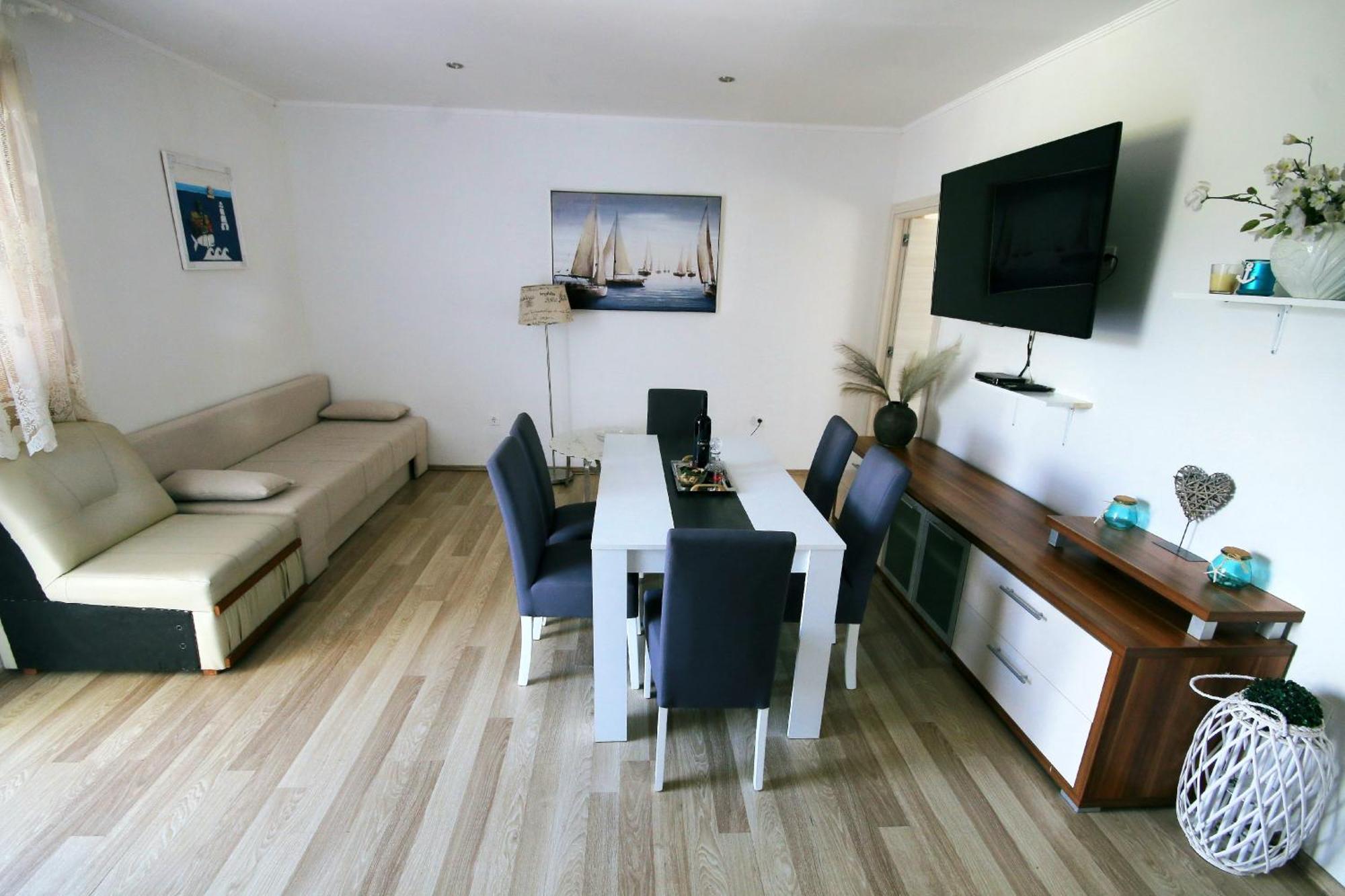 Orest Apartment *