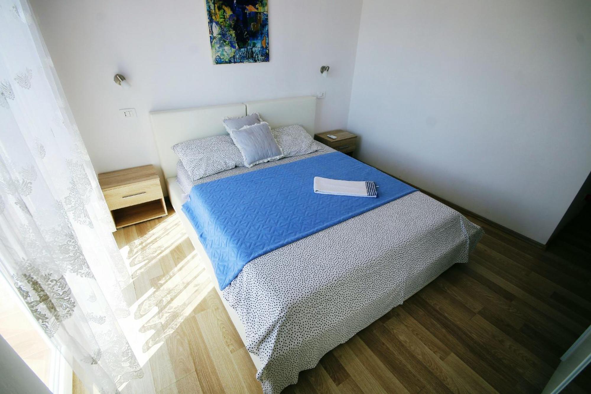 Orest Apartment *